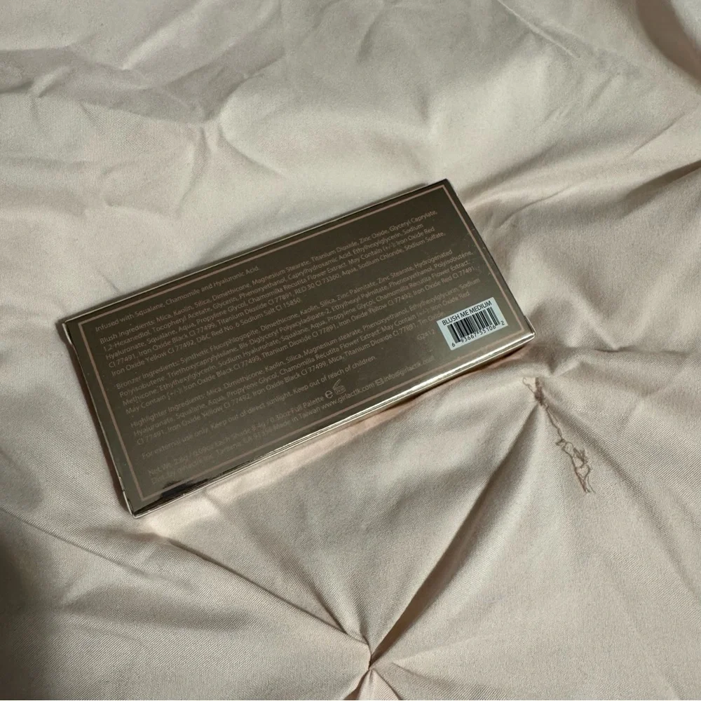 Girlactik Blush Me and Glow Face Pallette